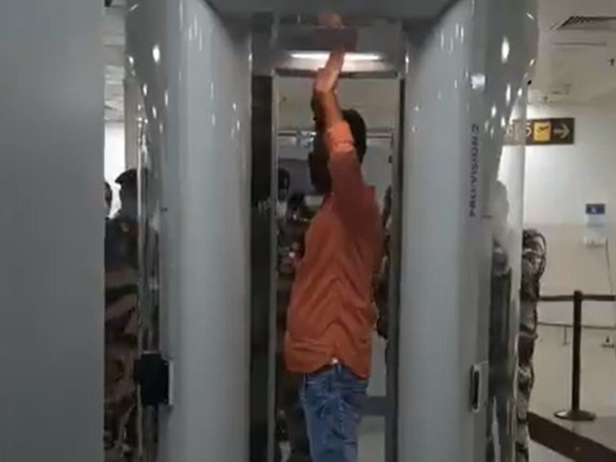 Delhi Airport News IGI Airport Has Started Body Scanner Machine Trials