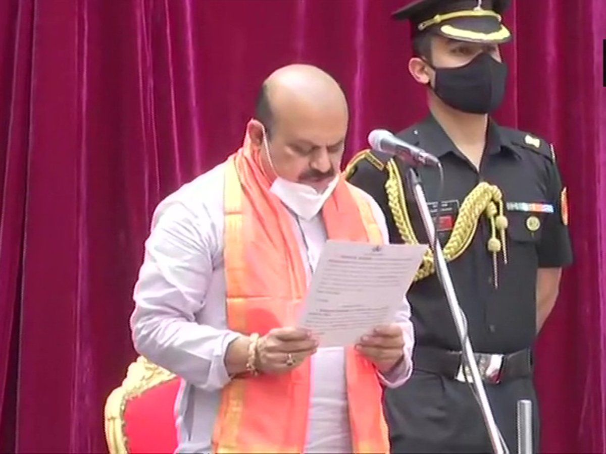 Karnataka CM : कर्नाटक के 23वें मुख्यमंत्री बने बसवराज बोम्मई, राजभवन में दिलाई गई शपथ