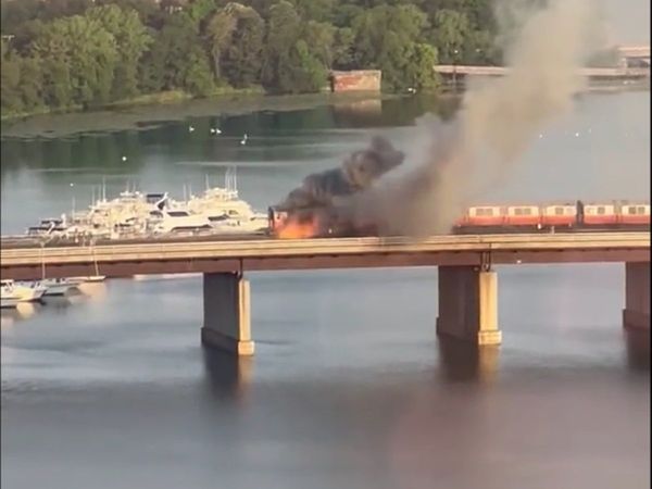 Passengers climb out of windows during Boston train fire in USA