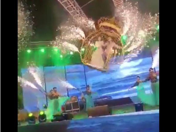 Bride And Groom Fall After Swing Snaps Off on Stage During Wedding Watch Viral Video in Hindi