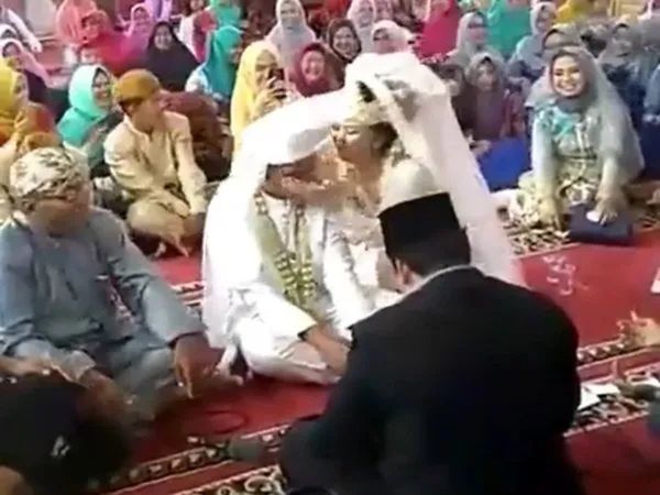 Bride Jumps With Joy and Kisses Groom as He Says ‘Qubool Hai’Watch Video