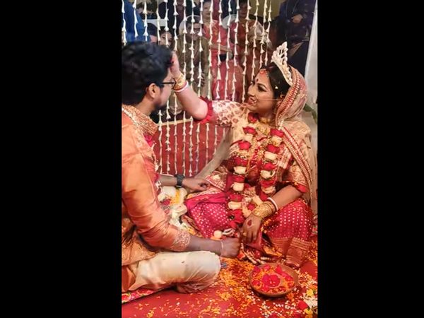 Bride putting sindoor in on her groom's forehead against hindu tradition, video goes viral