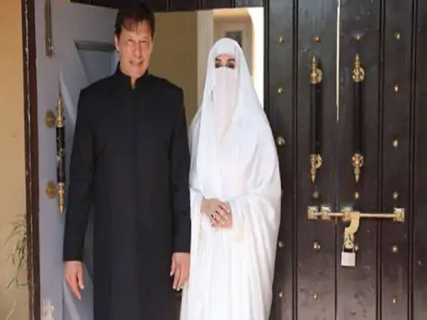 Rumours of PM Imran and Bushra Bibis separation, warns of strict action Know about the First Lady of Pakistan