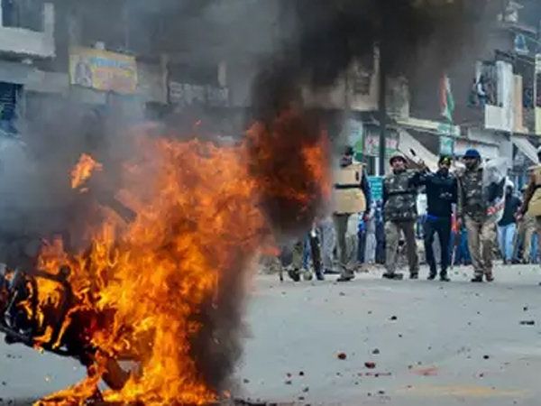 CAA Violence: उत्तर प्रदेश में जमकर किया उत्पात, अब मिल रहे हैं नोटिस होगी रकम की वसूली 
