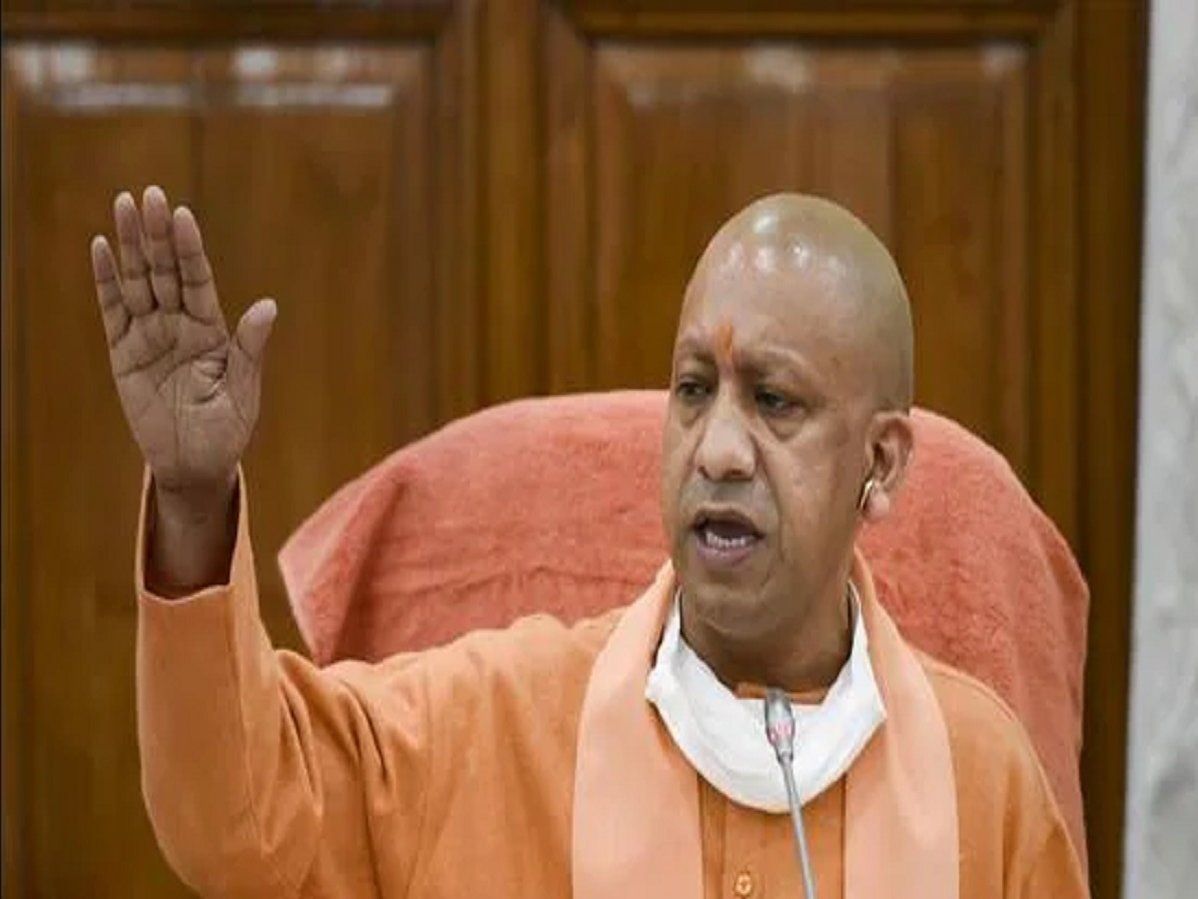 झोपड़ी और दुकानों पर ना चलाएं बुलडोजर, सीएम योगी का अधिकारियों का निर्देश