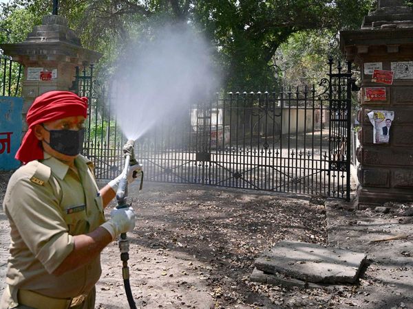 Yogi government in action against Coronavirus, 8 people including two women jailed for not wearing masks in Agra