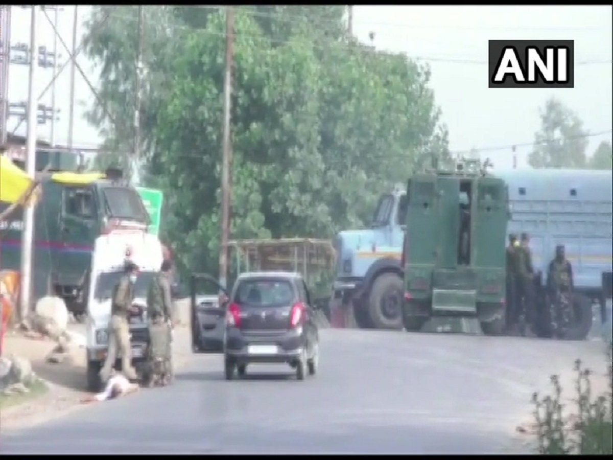 Jammu Kashmir: सोपोर में CRPF की पेट्रोलिंग पार्टी पर आतंकी हमला, दो जवान शहीद
