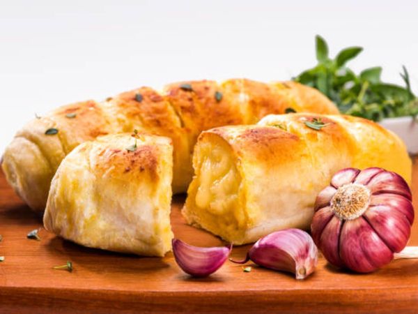 Cheese Garlic Bread Recipe In Hindi, Cheese Garlic Bread At Home