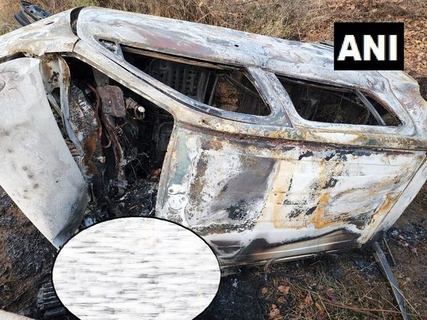 Chhattisgarh- Five members, including 3 children of a family, burnt alive in a fire that broke out in car