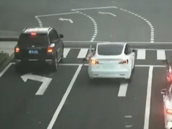 girl fell from moving car in China Then What Happened Watch Viral Video