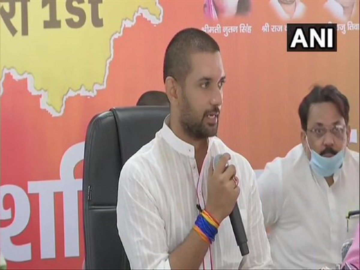 जिस PM को नीतीश कोसते रहे थे, आज उन्हीं के साथ मंच पर नतमस्तक होते नहीं थक रहे हैं- चिराग