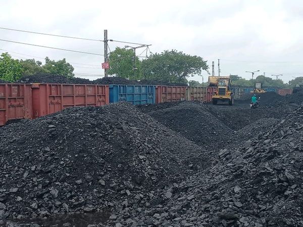 Indian Railways took a big step to save from power crisis, is transporting coal on war footing