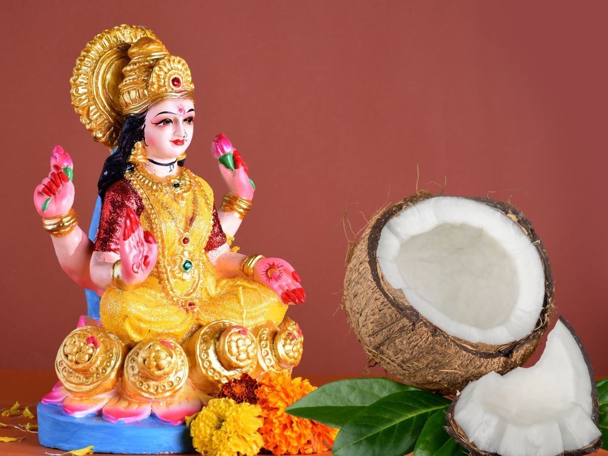 Coconut Remedy: नारियल के इन उपाय से करें मां लक्ष्मी को प्रसन्न, मिलेगी सफलता और होगी धन की वर्षा