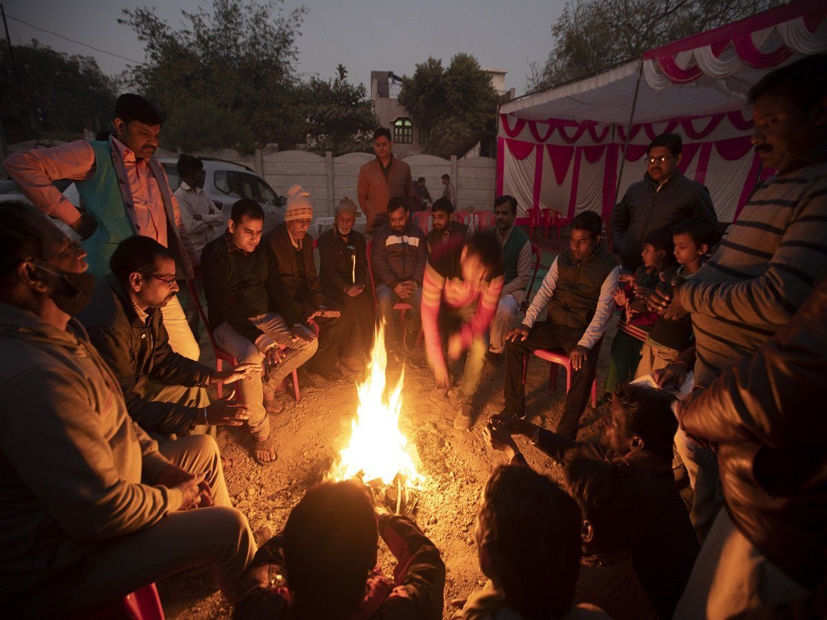 Weather Today: उत्तर भारत में तापमान में गिरावट, अगले चार दिन तक दिल्ली में चलेगी शीतलहर
