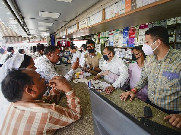 Coronavirus : Demand for masks, sanitizer