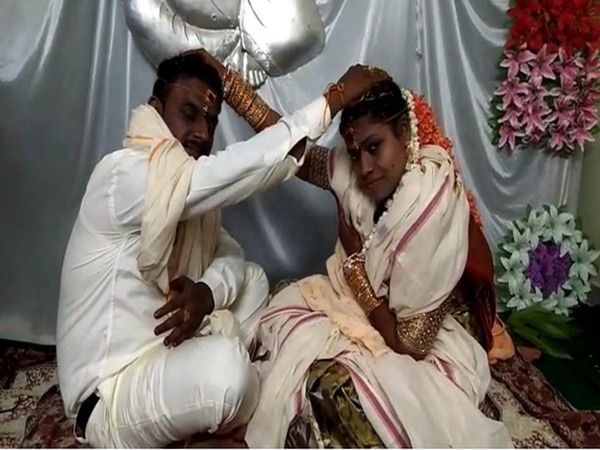 Visakhapatnam Couple ties the knot without guests
