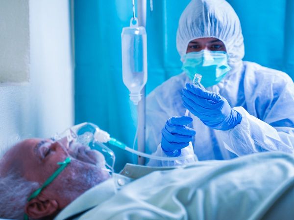 Corona's new variant Omicron panicked, Delhi government issued orders for travelers coming from abroad