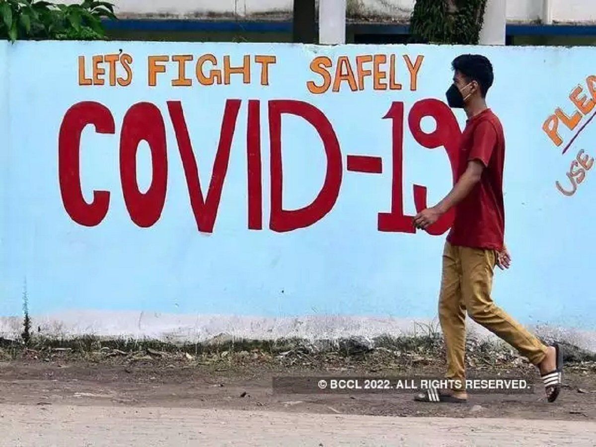 सरकार ने COVID के वयस्क संक्रमितों के लिए जारी की संशोधित गाइडलाइंस, मरीजों को तीन वर्गों में बांटा