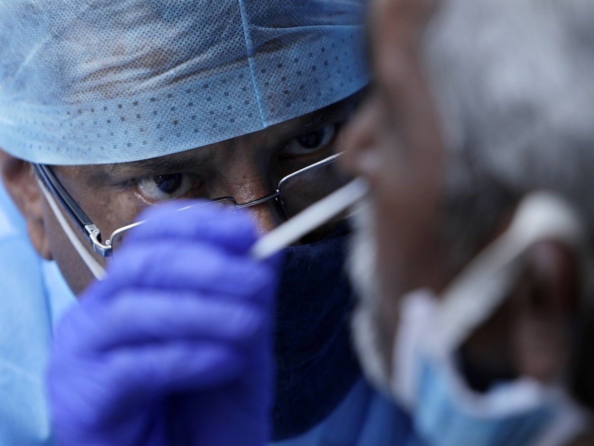 विस्फोटक हुई कोरोना की दूसरी लहर! महाराष्ट्र में 30,535 नए मामले, बेरंग ना हो जाएं होली के रंग