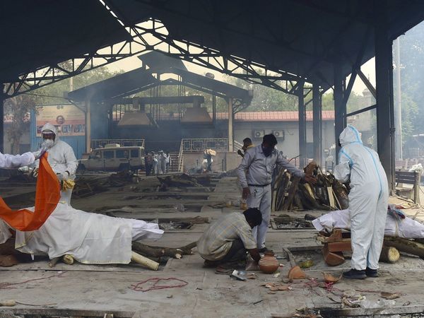 Cremation of 71 dead bodies found near river Ganga near Chausa in Buxar district, This was revealed by post mortem