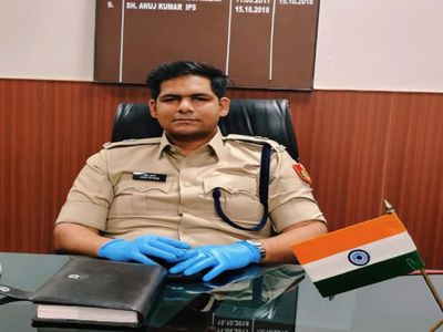 Anuj Kumar acp gokupuri who got badly injured during anti caa protests near chand bagh resumed duty Anuj Kumar acp gokupuri who got badly injured during anti caa protests near chand bagh resumed duty