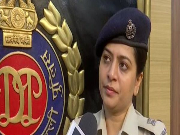 Delhi Police Caught four people alleged in human trafficking 