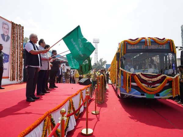 Delhi transport Minister Kailash Gahlot flagged off 100 CNG buses