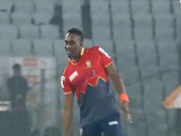 DJ-Bravo-Pushpa-walk