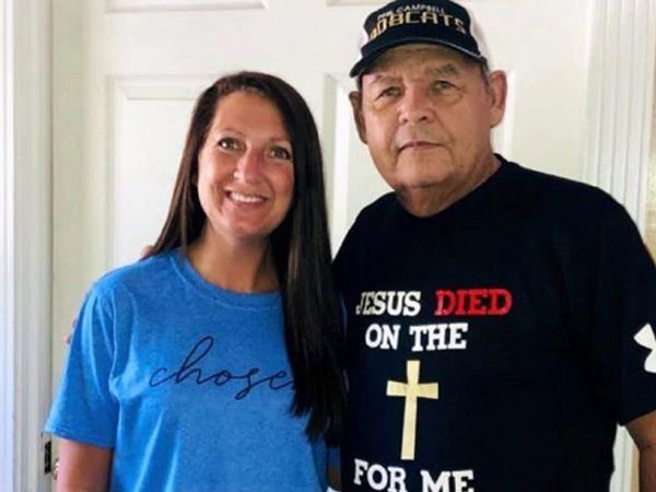 A Former drug addict donates her kidney to the policeman who arrested her years ago