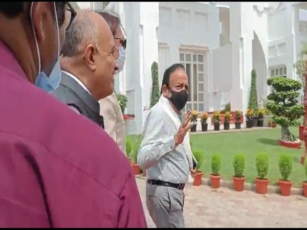 Angry BJP MP Dr Harsh Vardhan left for not getting a seat in the swearing in program of the new LG of Delhi 