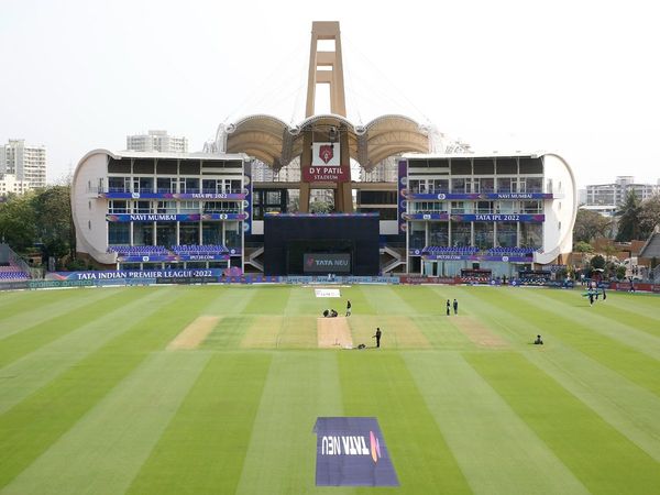 DY Patil Stadium pitch report