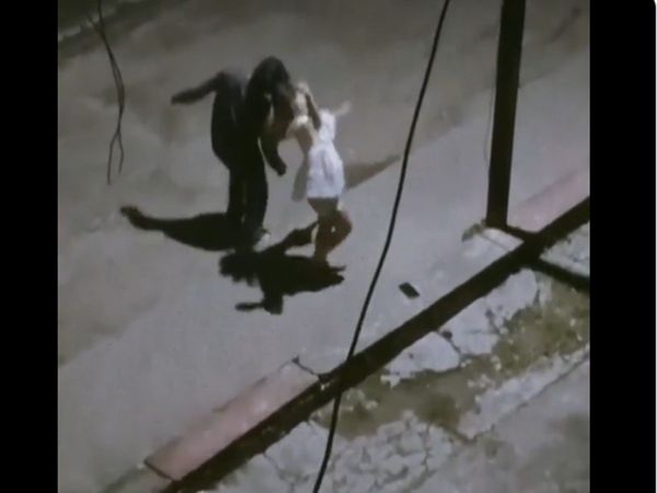 Boy Girl Dance on Road in The Night Video Goes Viral on Social Media