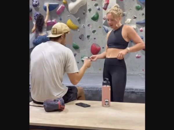 American Woman gives dating resume to handsome guy Know All About It