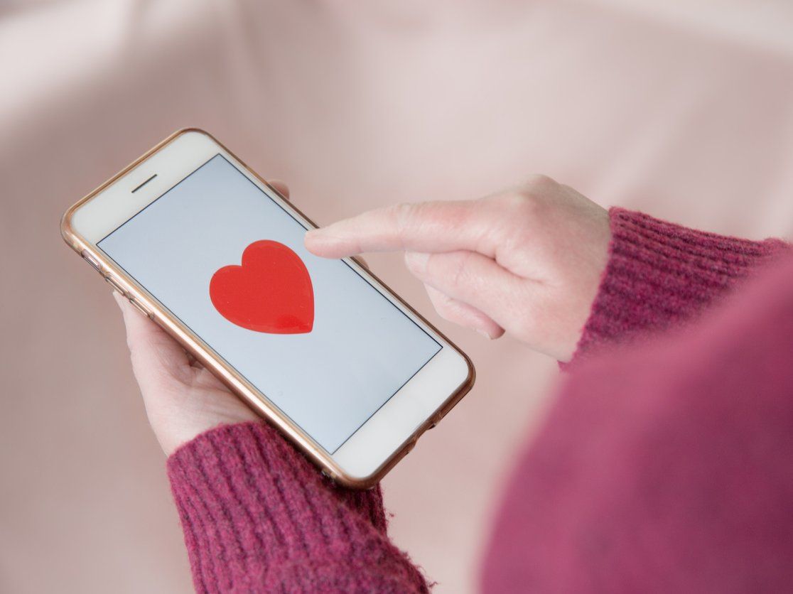 Valentine's Day 2022: क्या आपको भी है सच्चे प्यार की तलाश? ये हैं टॉप 5 डेटिंग ऐप्स