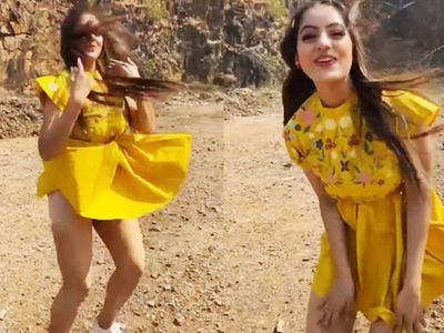 Deepika singh oops moment Wardrobe malfunction