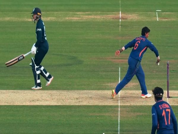 Deepti-Sharma-Mankading-Charli-Dean