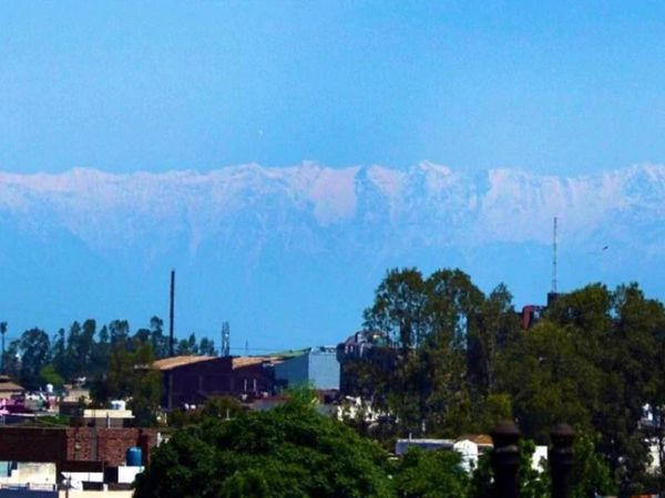 Jalandhar sees far away Himachal mountain ranges amid lockdown after pollution reduced