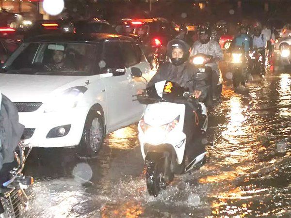 Delhi NCR Rain: दिल्ली-एनसीआर में आंधी-तूफान के बाद बारिश, ओलावृष्टि