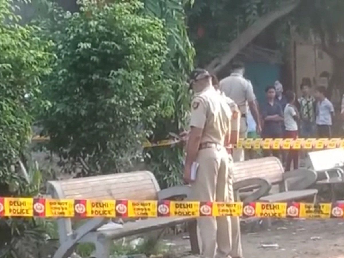 Delhi: उत्तर पूर्वी दिल्ली के पार्क में मिला नाबालिग लड़की का शव, फटे हुए थे कपड़े
