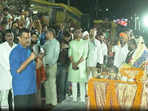Delhi CM and AAP Leader Arvind Kejriwal reached Ayodhya to worship Ramlala, attended Maa Saryu Aarti, watch Video