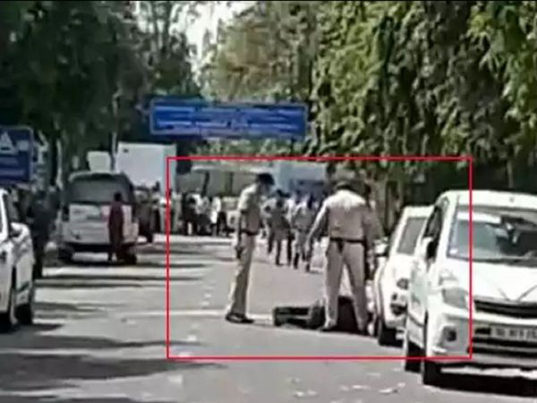 Delhi Armed Criminals killed in an encounter outside GTB Hospital