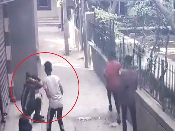 Delhi 4 minor boys apprehended for firing at a man in Jahangirpuri watch video
