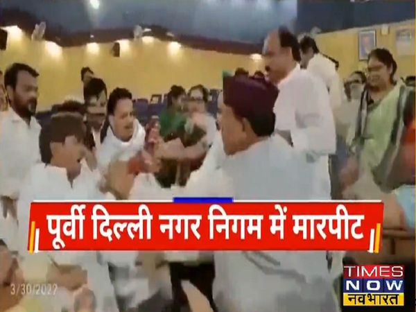 Delhi: Scuffle broke out between AAP and BJP leaders during municipal corporation meeting, watch video