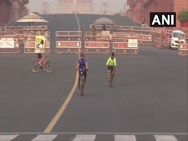 दिल्ली की हवा हुई और खराब, प्रदूषण की चादर में लिपटी राजधानी