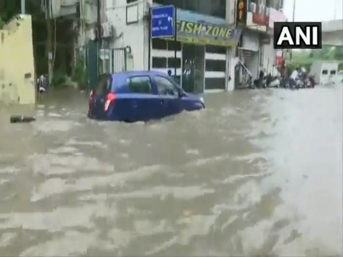 Delhi Rain Today: दिल्ली-एनसीआर में मूसलाधार बारिश, ग्रेटर कैलाश में पैदा हुए बाढ़ जैसे हालात
