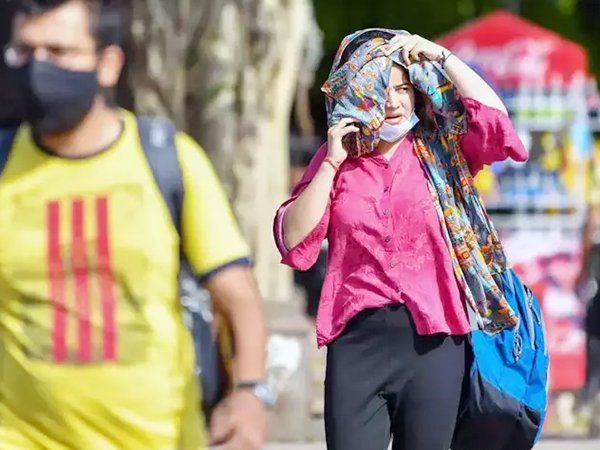 भट्टी की मानिंद तप रही है दिल्ली, भीषण लू ने जीना किया मुहाल, मुंगेसगपुर में 49.2 तो नजफगढ़ में 49.1 पारा दर्ज