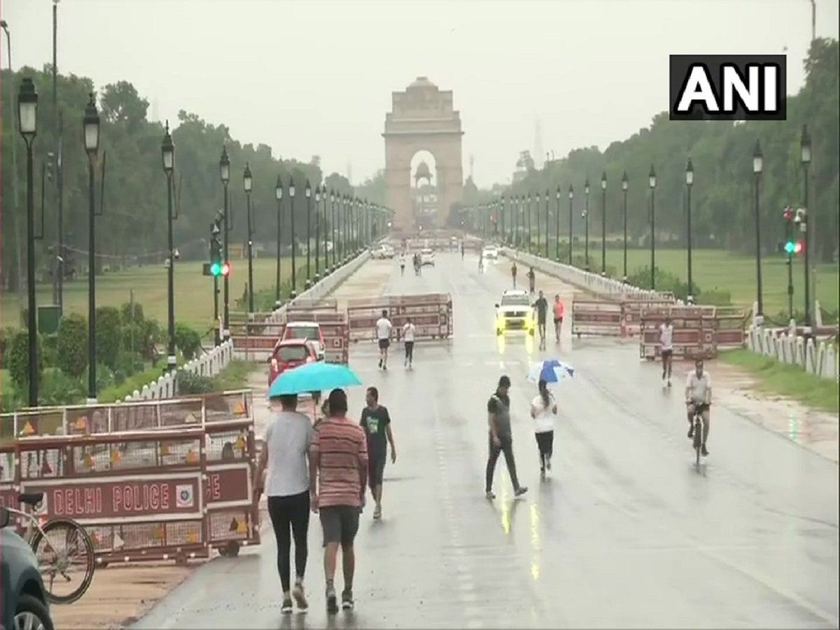 Weather Forecast: दिल्ली एनसीआर वालों को मिली गर्मी और उमस से राहत, झमाझम बारिश से गिरा तापमान