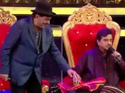 Dharmendra and Shatrughan Sinha Dance Deewane