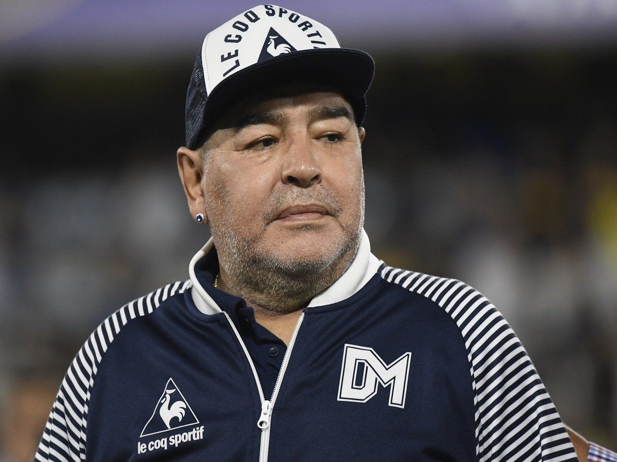 सफल रही पूर्व दिग्गज फुटबॉलर डिएगो माराडोना की ब्रेन सर्जरी Diego Maradona  successfully underwent surgery for a blood clot on the brain | Sports