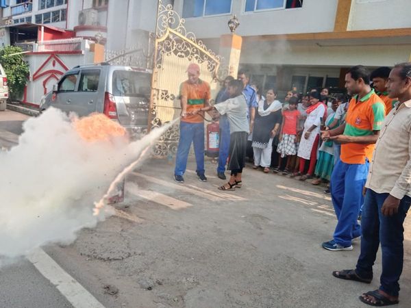 Bihar State Disaster Management Authority taught tricks to deal with disaster, tips for 30 volunteers of Yugantar